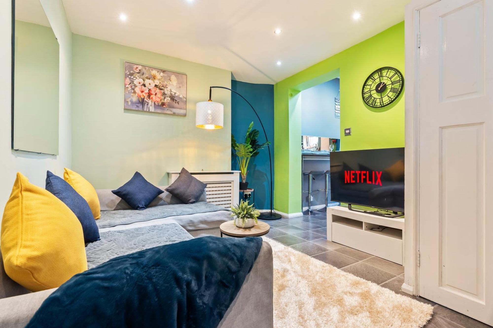 Impeccable 4-bed House In Brixton Londra