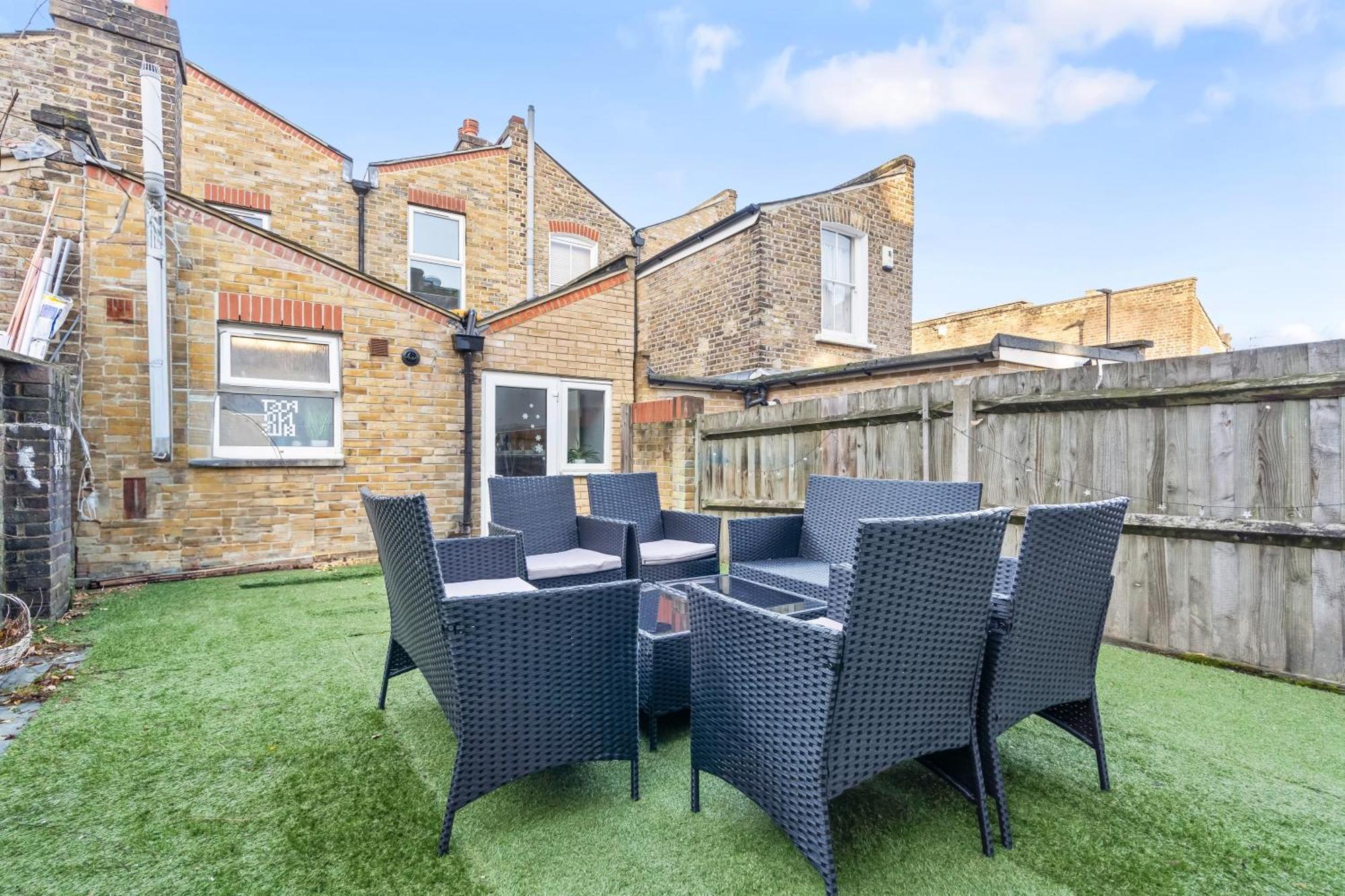 Impeccable 4-bed House In Brixton * Londra